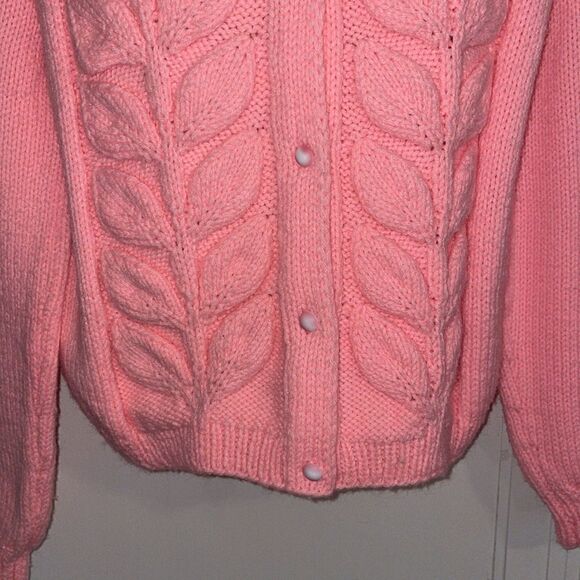 Vtg 60s bright pink thick knit cardigan sweater with raised leaf design - Picture 3 of 7
